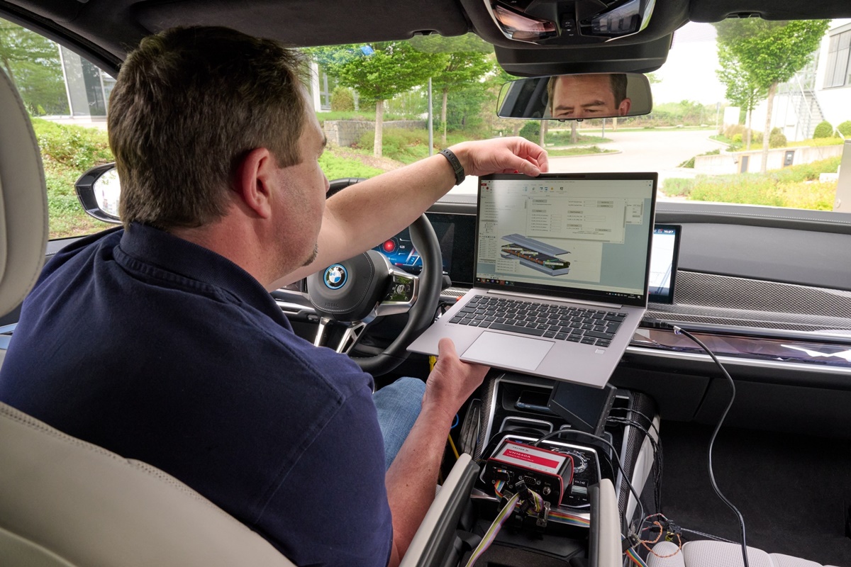 P90598615_lowRes_bmw-i7-with-all-soli.jpg