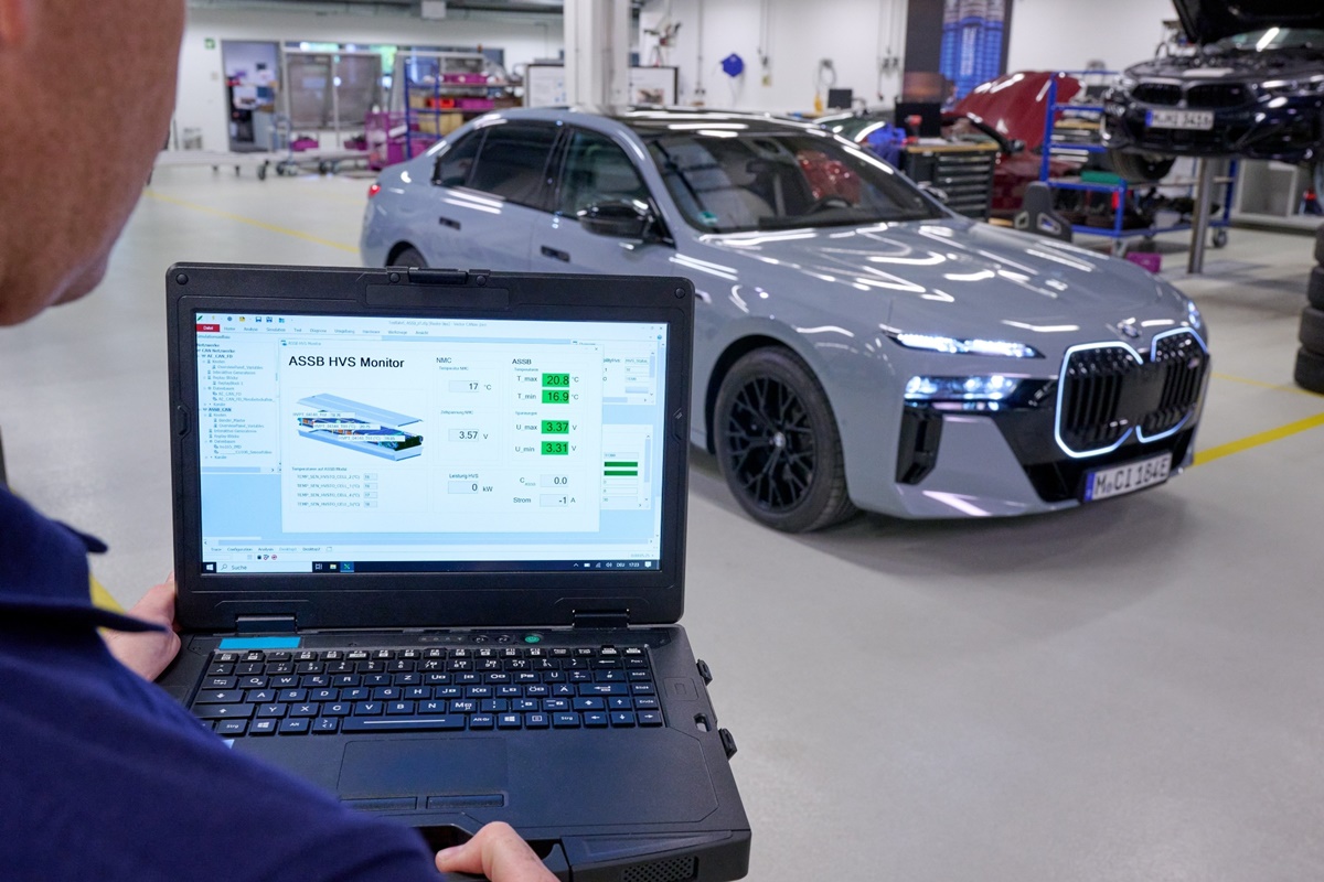 P90598620_lowRes_bmw-i7-with-all-soli.jpg