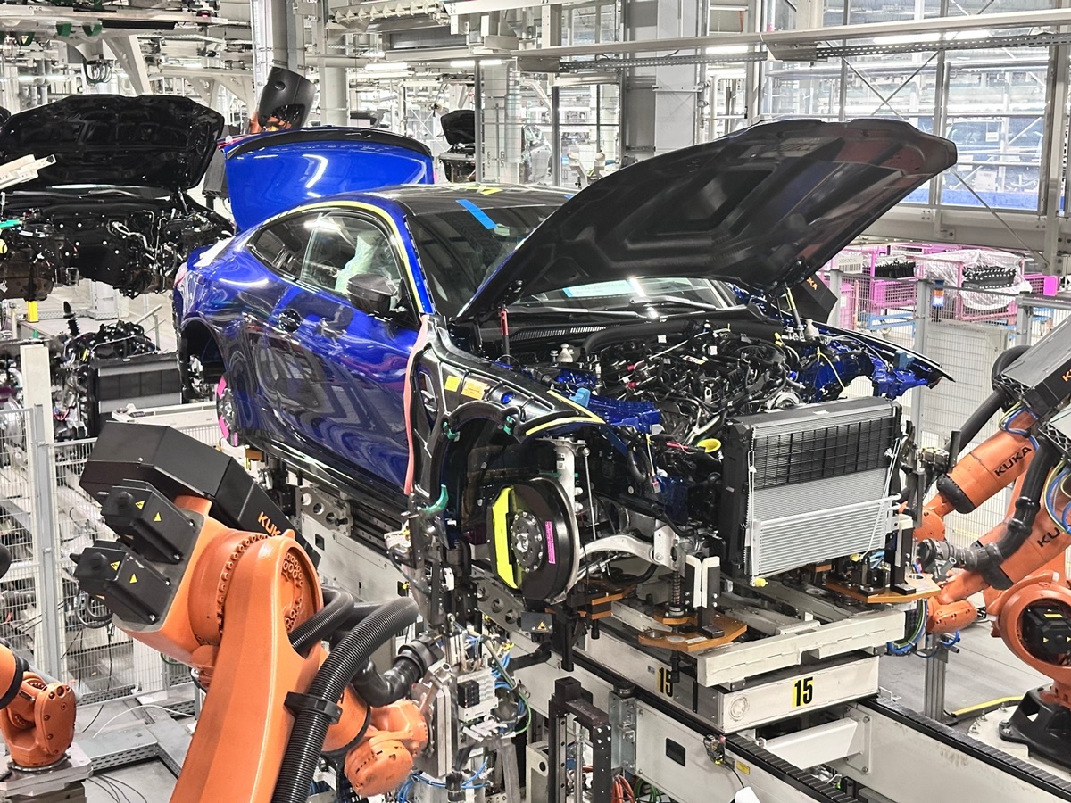P90600495_lowRes_bmw-m4-cs-edition-vr.jpg