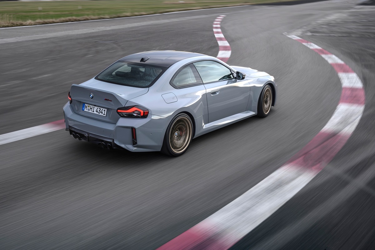 P90600852_lowRes_the-new-bmw-m2-cs.jpg