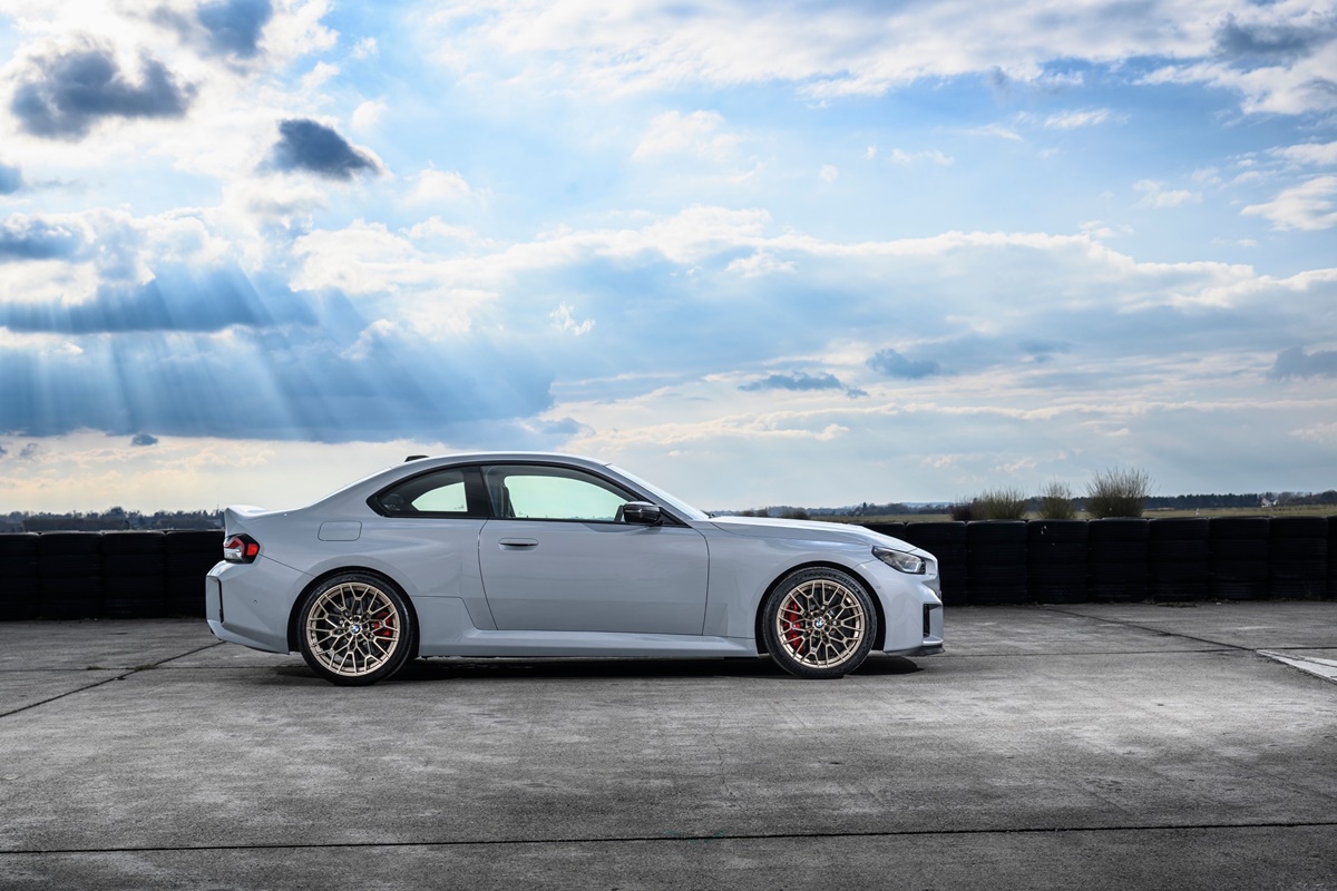 P90600880_lowRes_the-new-bmw-m2-cs.jpg