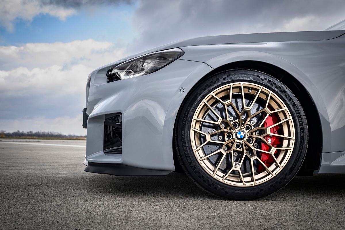 P90600886_lowRes_the-new-bmw-m2-cs.jpg