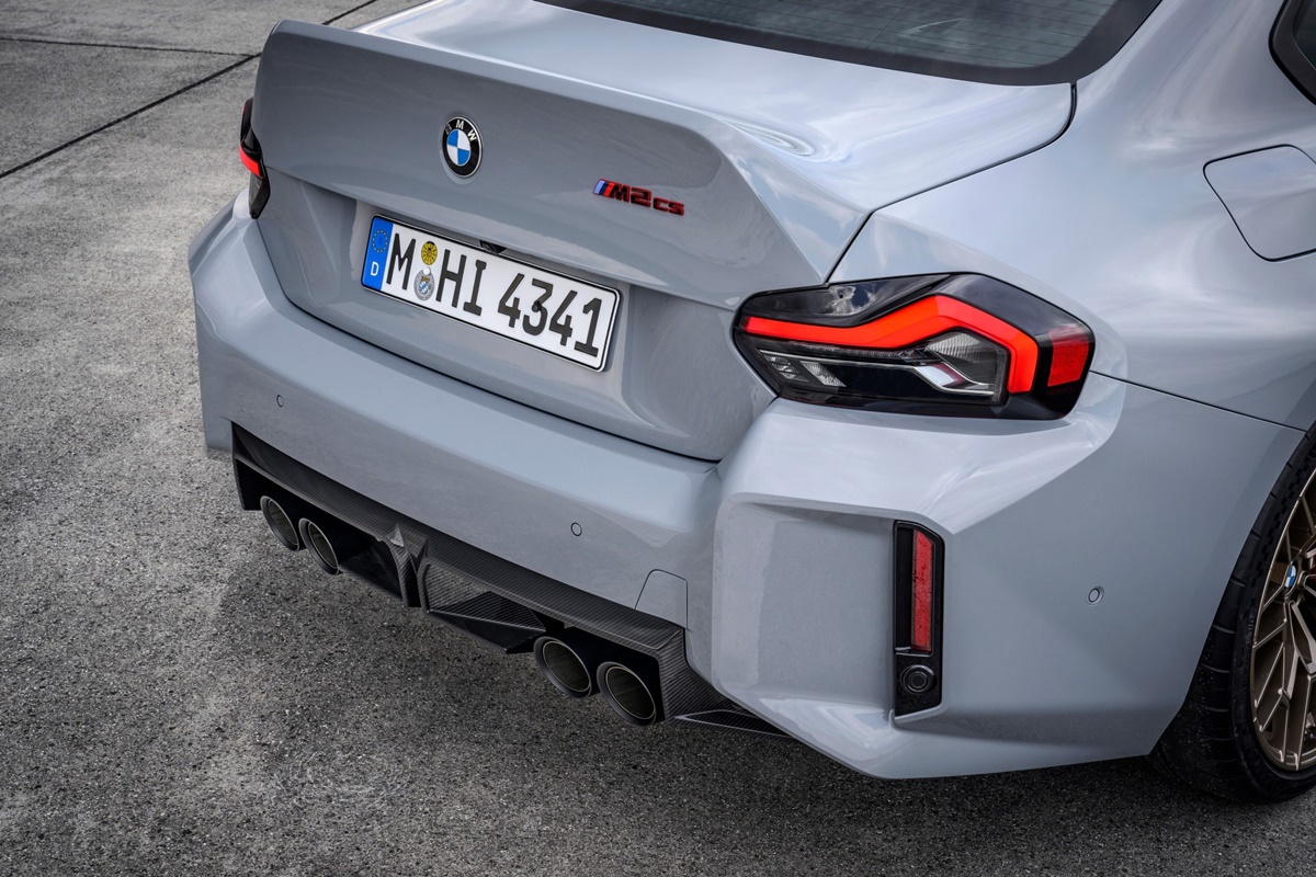 P90600887_lowRes_the-new-bmw-m2-cs.jpg