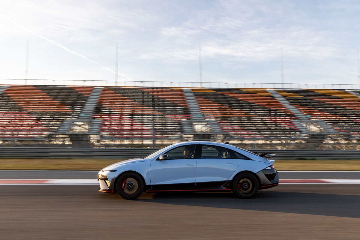 Hyundai IONIQ 6 N Performance Blue Pearl-Dynamic-19.jpg