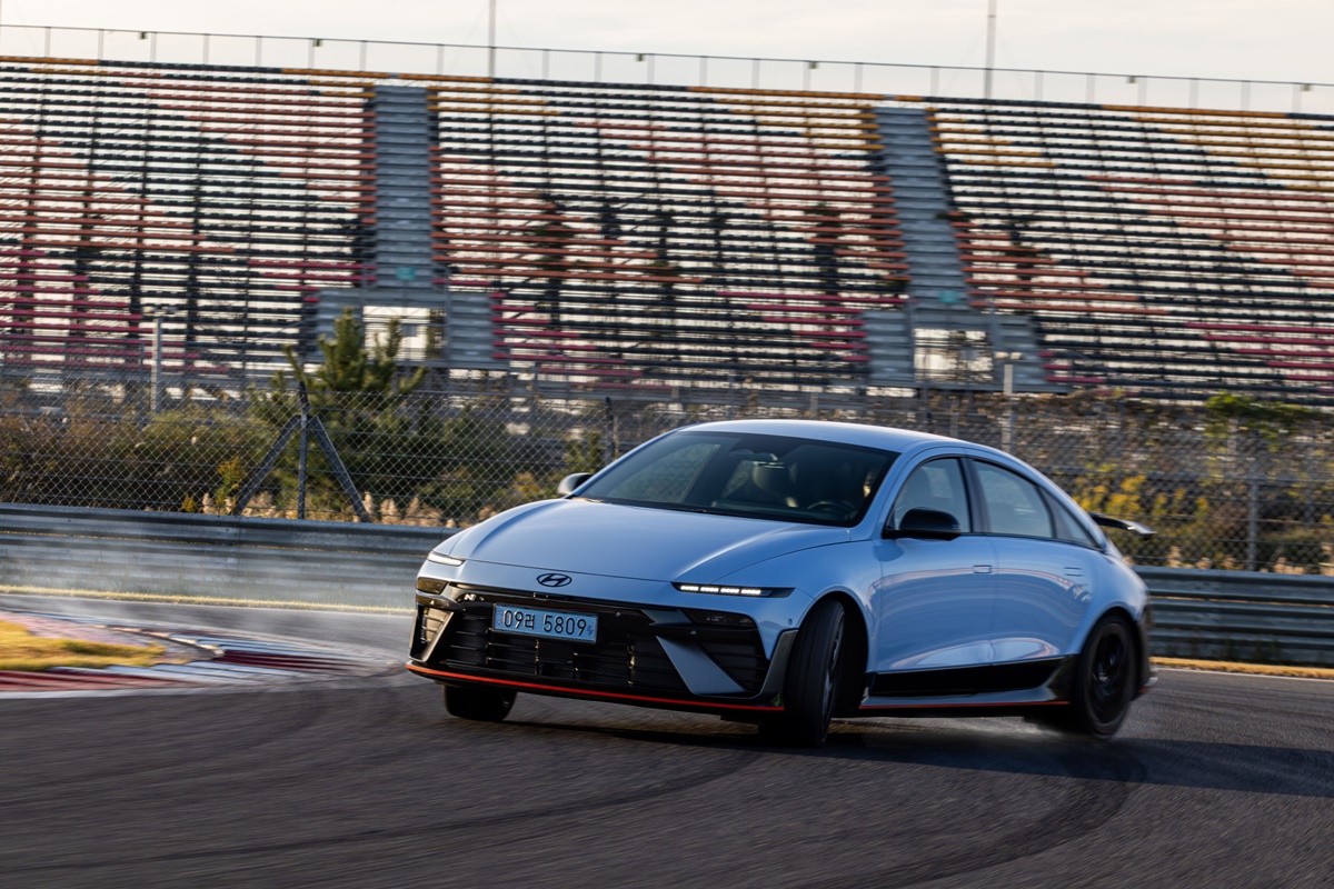 Hyundai IONIQ 6 N Performance Blue Pearl-Dynamic-39.jpg