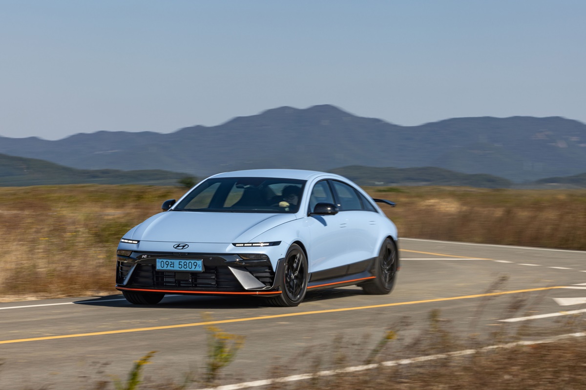 Hyundai IONIQ 6 N Performance Blue Pearl-Dynamic-75.jpg