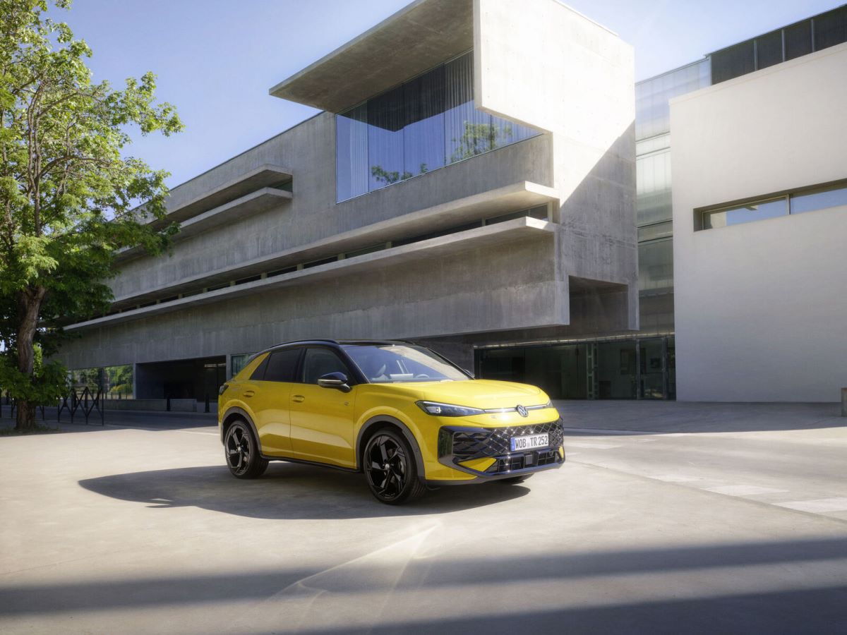 New T-Roc - winner of the Golden Steering Wheel 2025 as â__Best car under 40,000 eurosâ__.jpg
