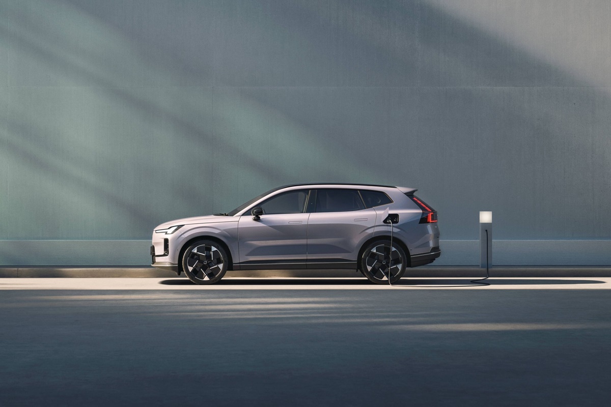 352171_Volvo_Cars_reveals_the_new_XC70_a_plug-in_hybrid_for_every_journey.jpg