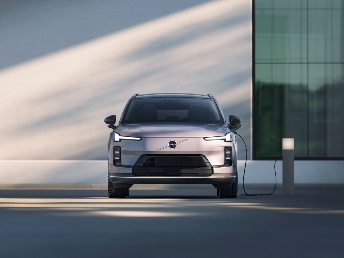 352175_Volvo_Cars_reveals_the_new_XC70_a_plug-in_hybrid_for_every_journey.jpg