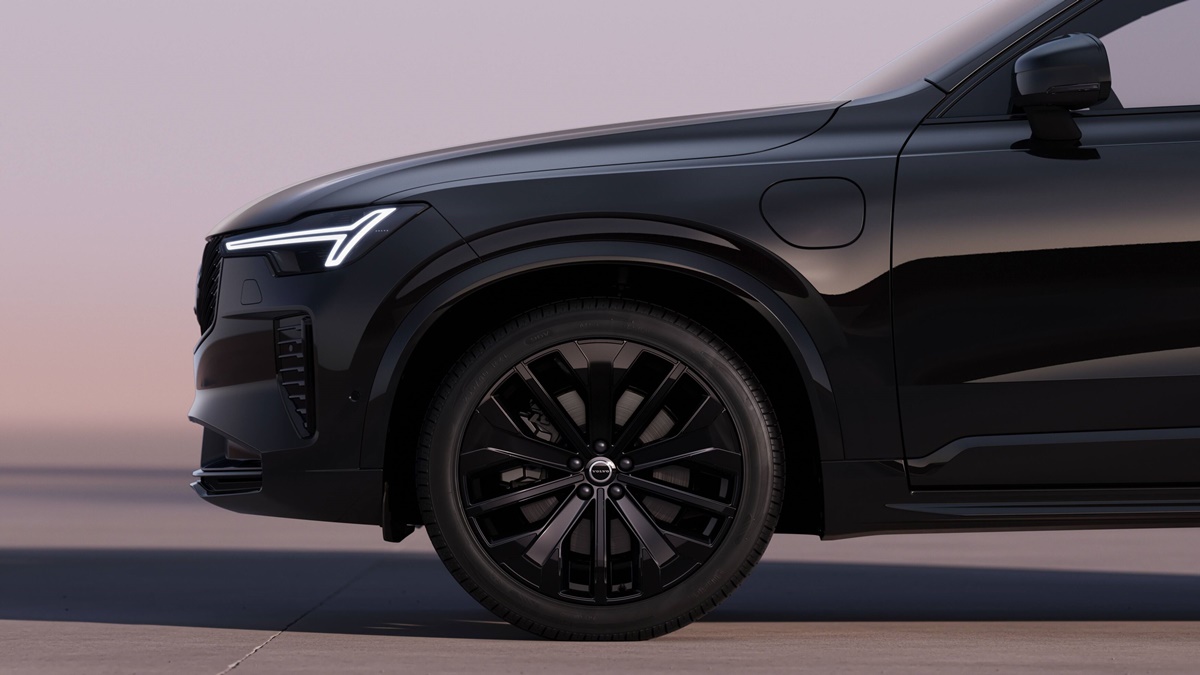 352772_Volvo_XC90_Black_Edition_exterior.jpg