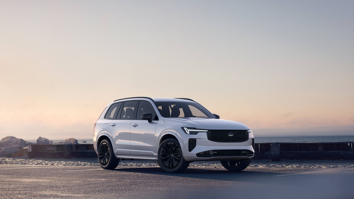 352778_Volvo_XC90_Black_Edition_exterior.jpg