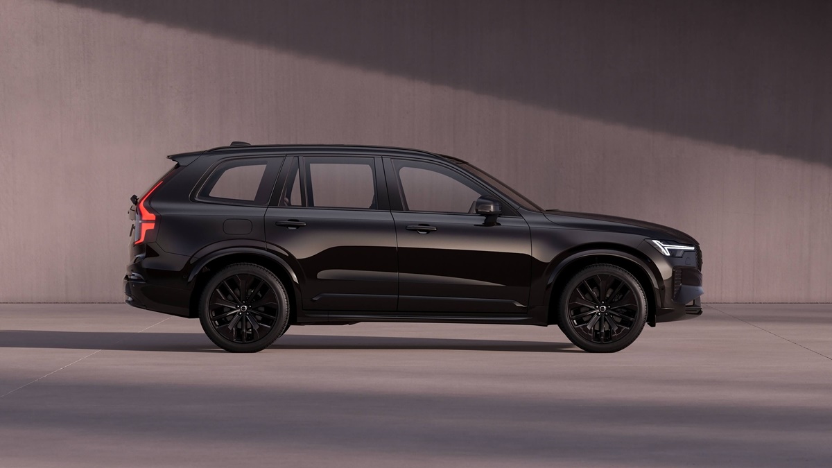 352781_Volvo_XC90_Black_Edition_exterior.jpg