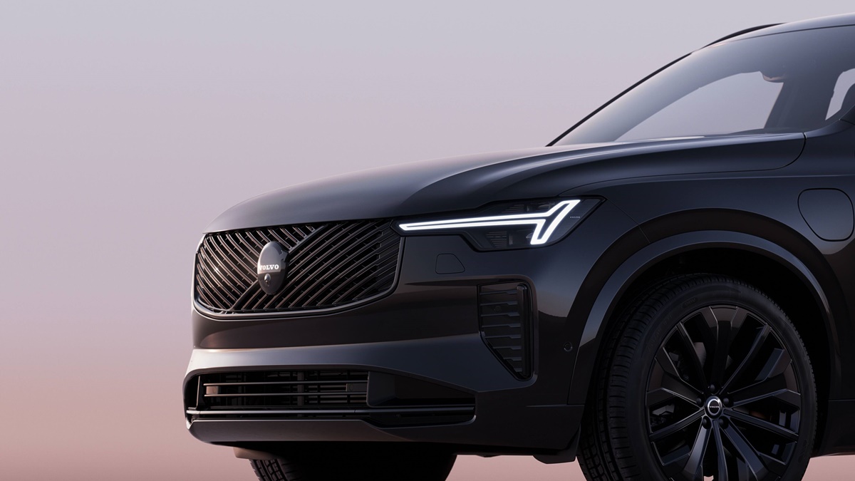 352783_Volvo_XC90_Black_Edition_exterior.jpg