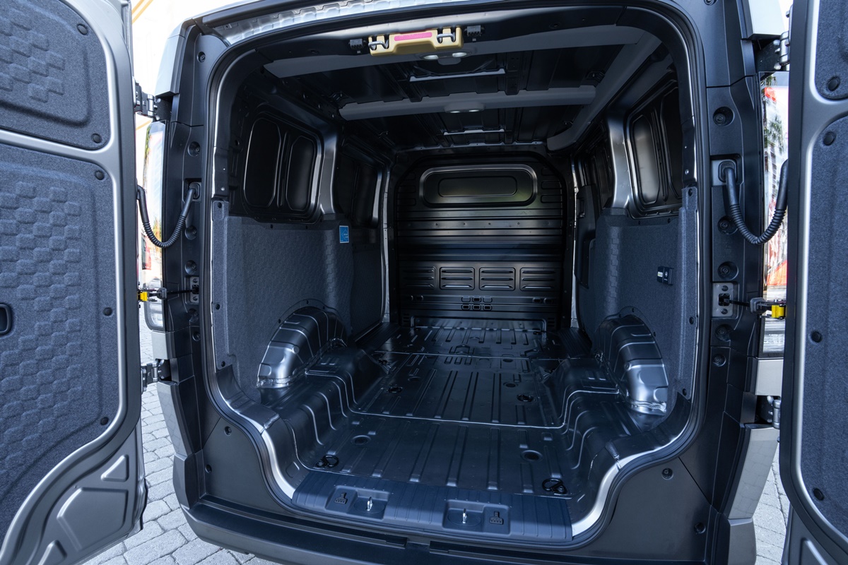 Kia PV5 Cargo 'Plus' 71.2kWh (EU) - L2H1 3dr - Steel Grey (33).jpg