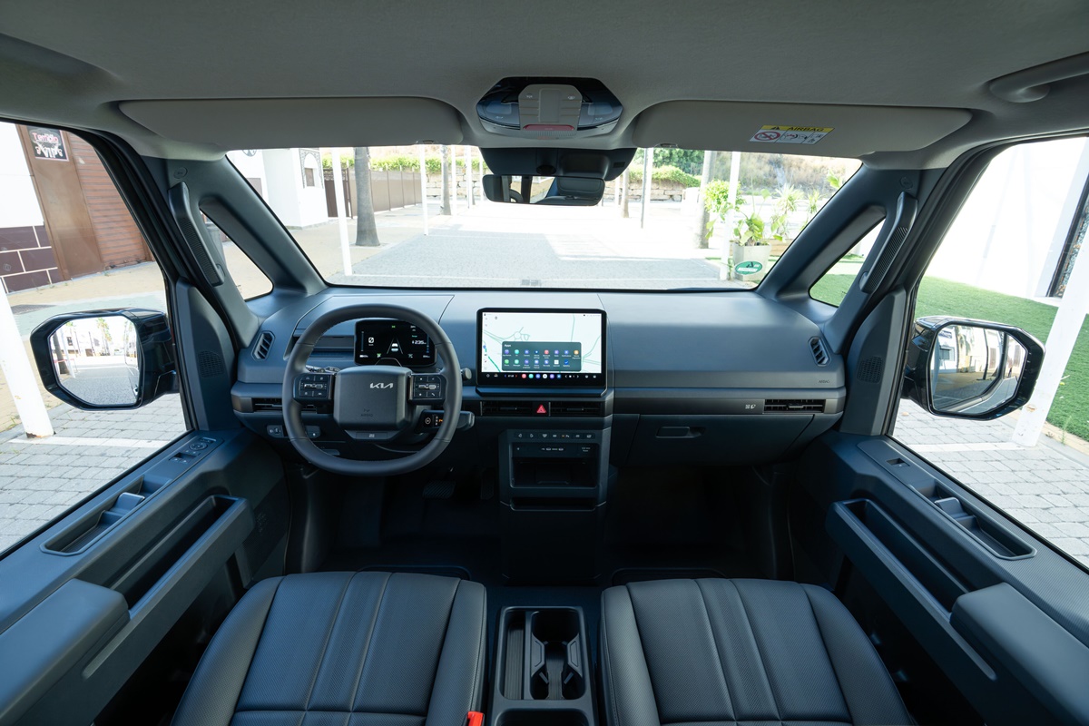 Kia PV5 Passenger 'Plus' 71.2kWh (EU) - Five-seater -Lakehouse Grey (11).jpg