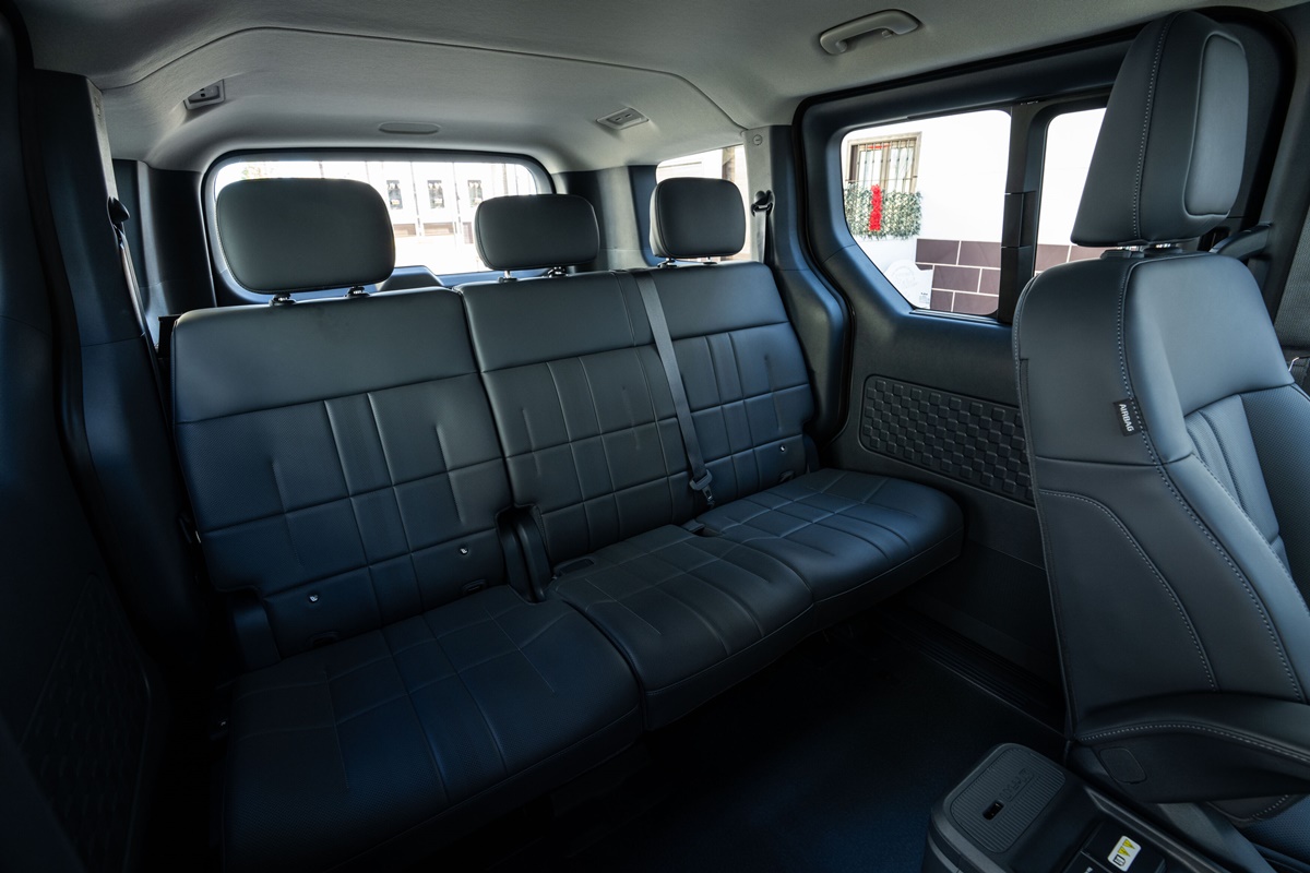 Kia PV5 Passenger 'Plus' 71.2kWh (EU) - Five-seater -Lakehouse Grey (23).jpg