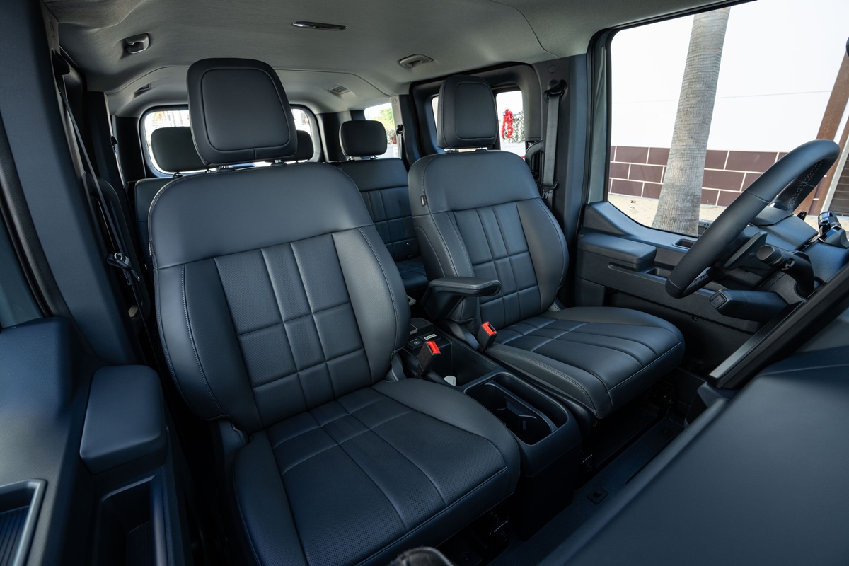 Kia PV5 Passenger 'Plus' 71.2kWh (EU) - Five-seater -Lakehouse Grey (24).jpg