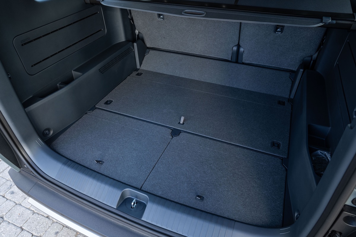 Kia PV5 Passenger 'Plus' 71.2kWh (EU) - Five-seater -Lakehouse Grey (33).jpg