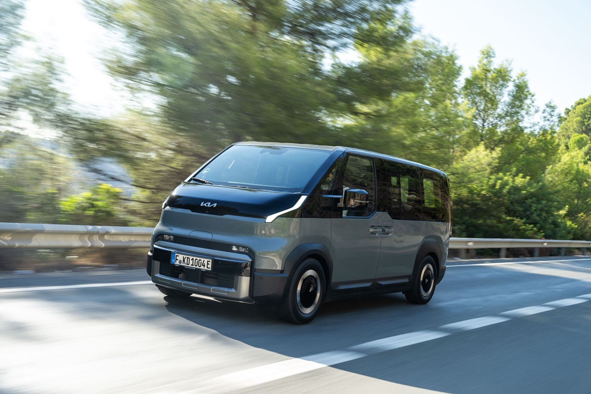 Kia PV5 Passenger 'Plus' 71.2kWh (EU) - Five-seater -Lakehouse Grey (7).jpg