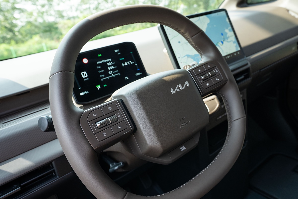 Kia PV5 Passenger 'Plus' 71.2kWh (Korean) - Five-seater - Frost Blue (13).jpg