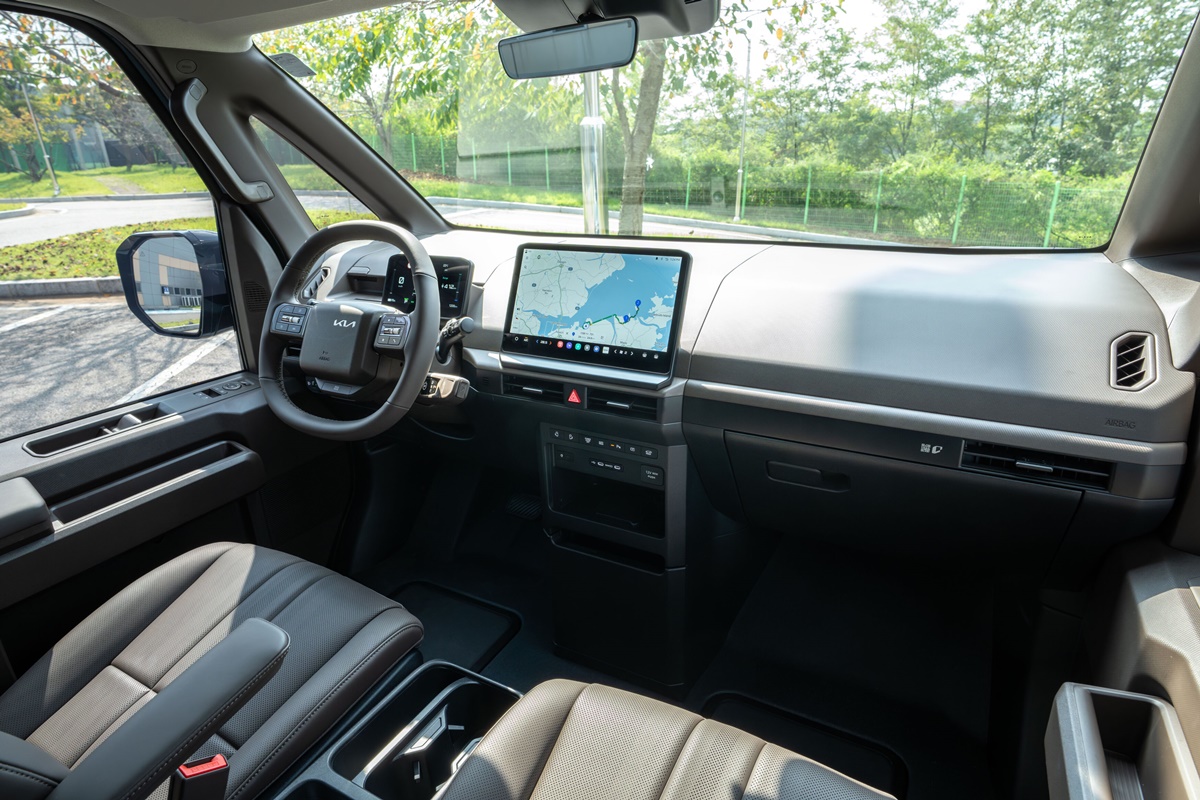 Kia PV5 Passenger 'Plus' 71.2kWh (Korean) - Five-seater - Frost Blue (8).jpg