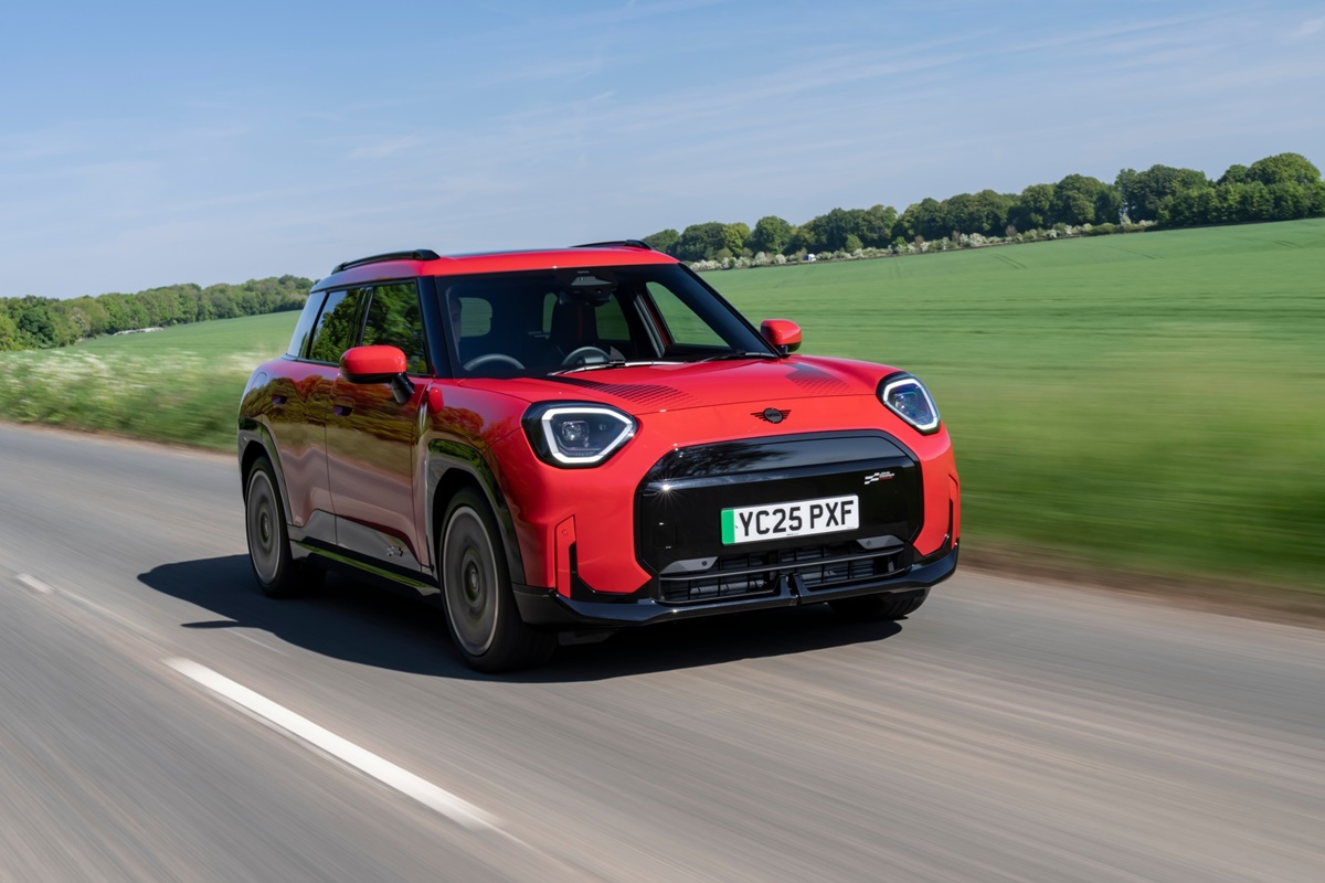 P90616873_lowRes_the-mini-john-cooper.jpg