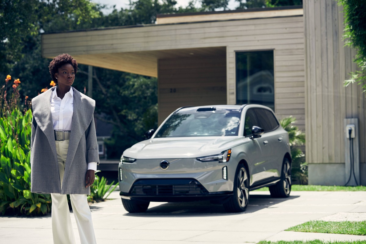 353553_Runway_Meets_the_Road_Volvo_Cars_and_Sergio_Hudson_Collaborate_on.jpg