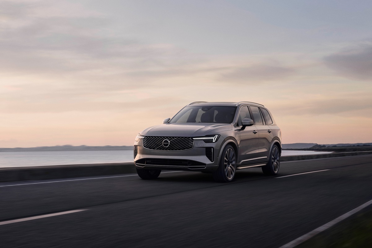 331887_New_Volvo_XC90_exterior.jpg