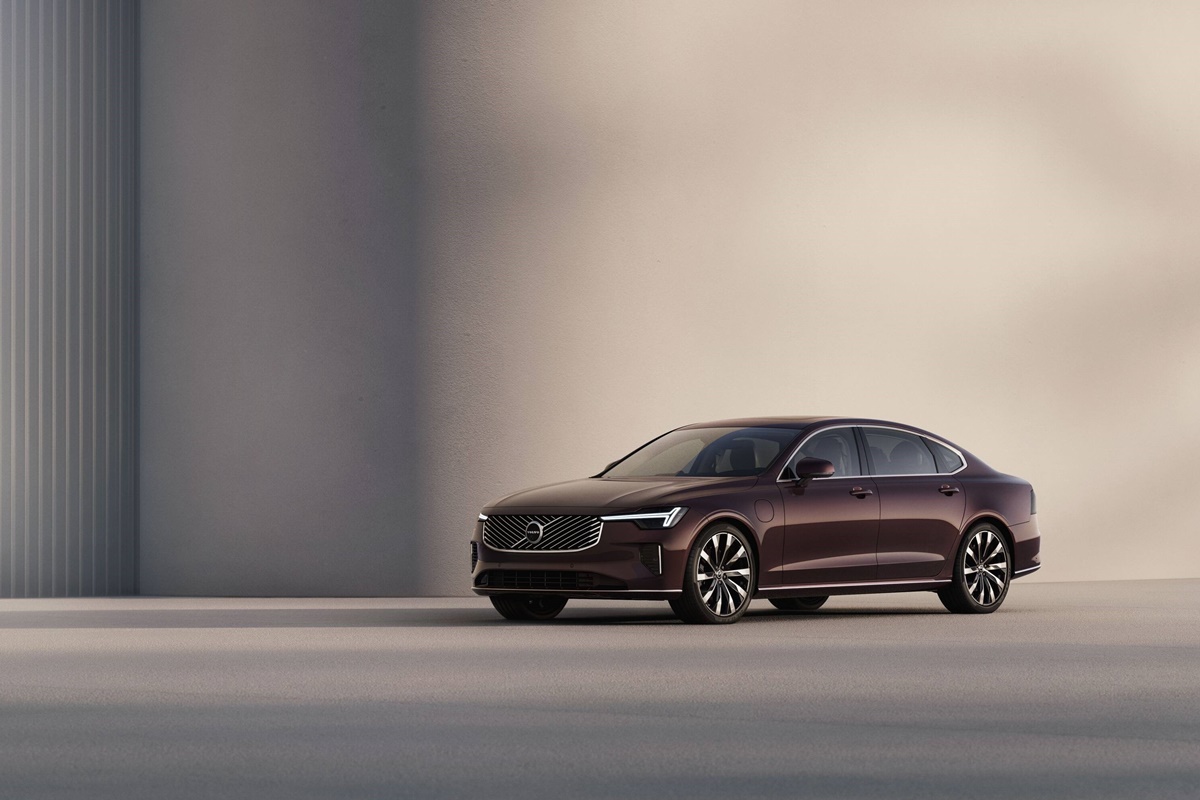 347788_Refreshed_Volvo_S90_exterior.jpg