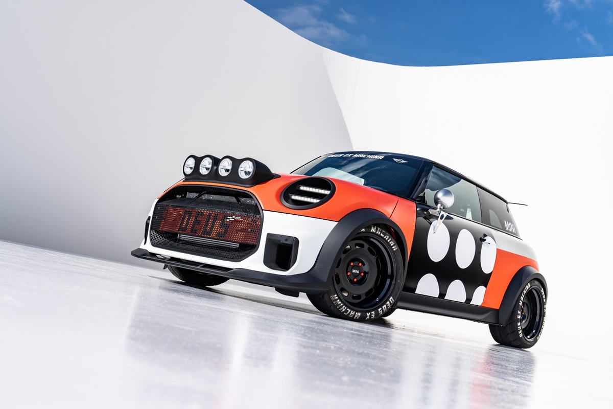 P90613881_lowRes_mini-john-cooper-wor.jpg