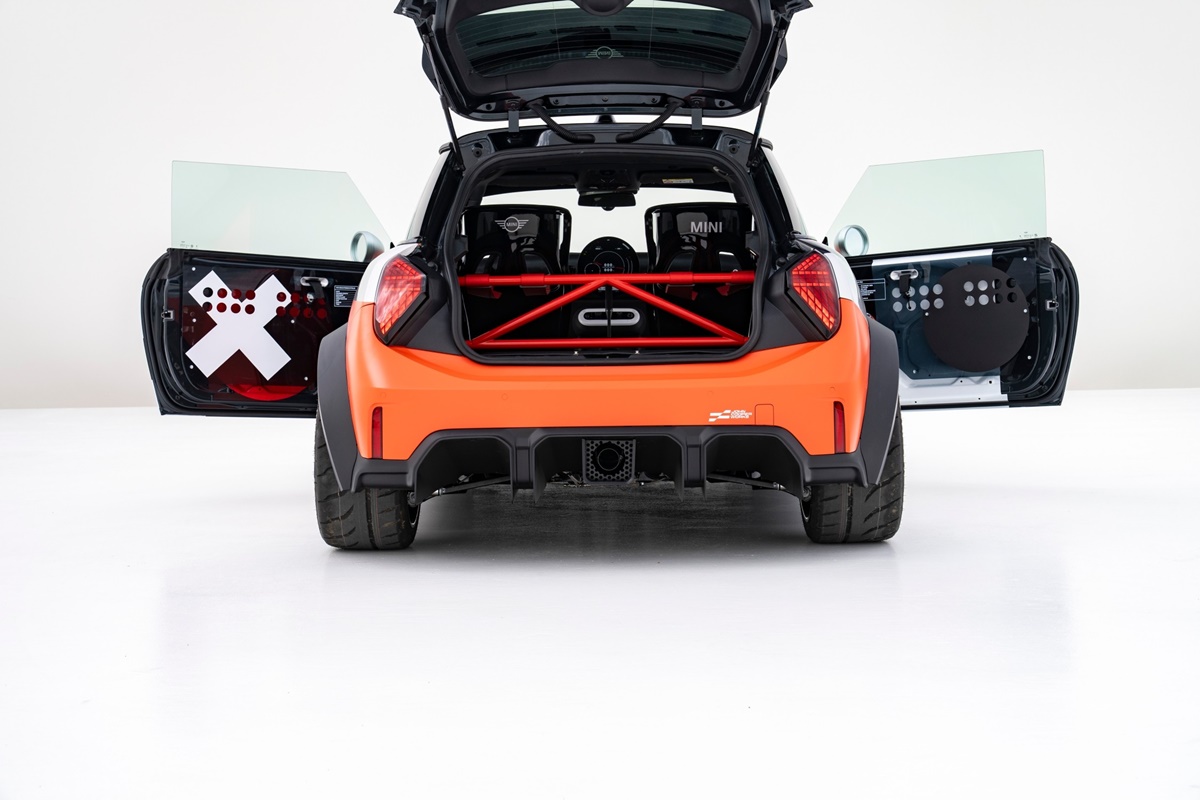 P90613905_lowRes_mini-john-cooper-wor.jpg