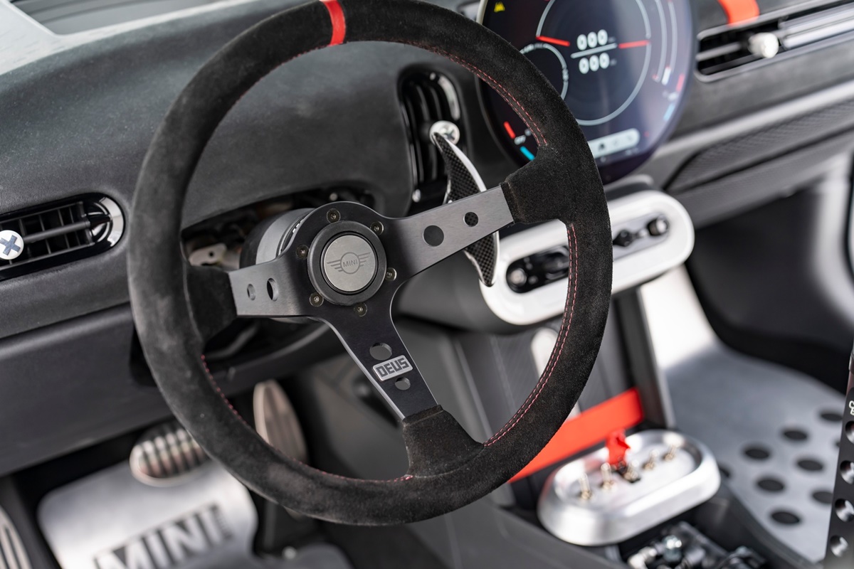 P90613917_lowRes_mini-john-cooper-wor.jpg