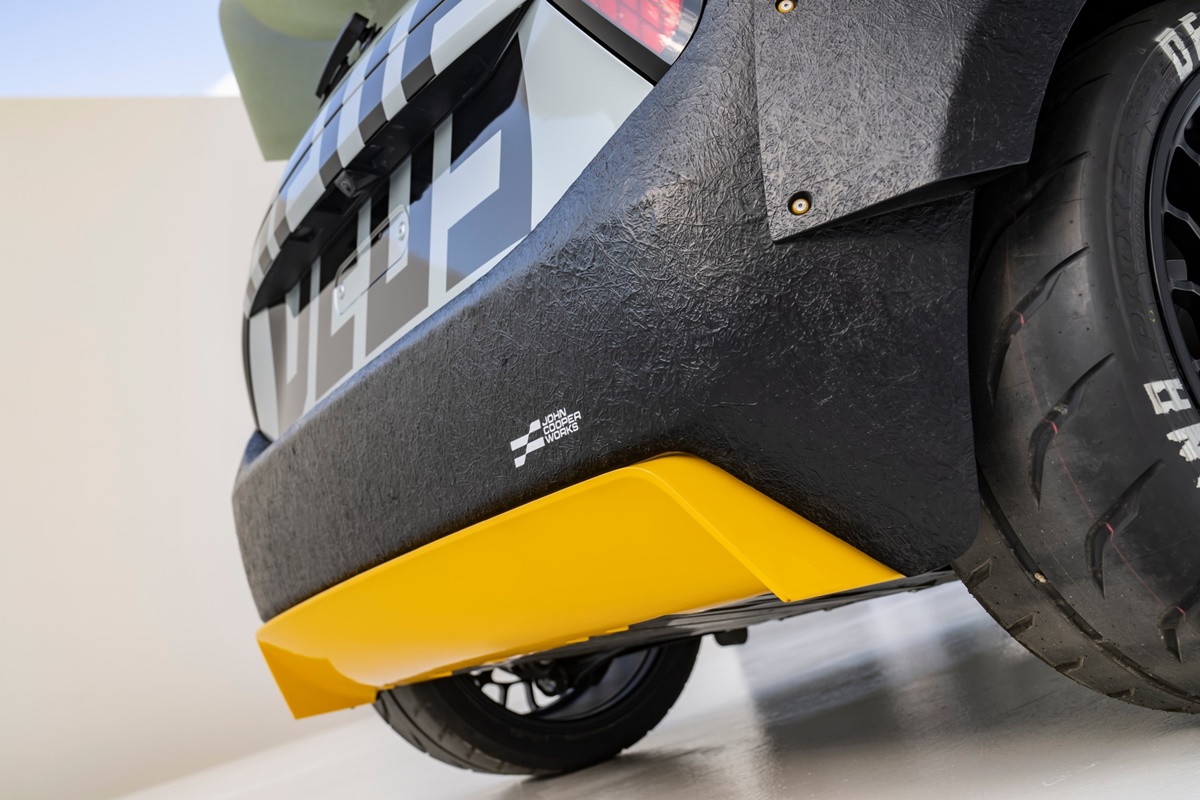 P90613840_lowRes_mini-john-cooper-wor.jpg