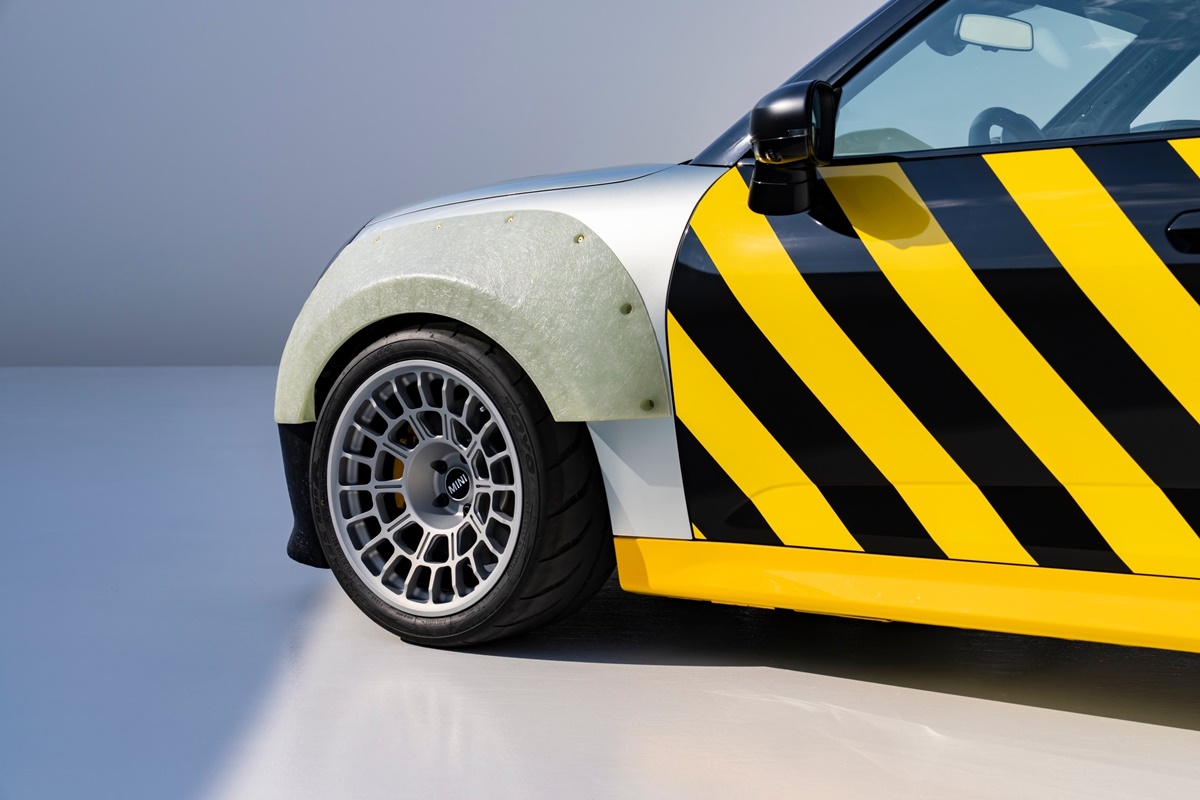 P90613841_lowRes_mini-john-cooper-wor.jpg