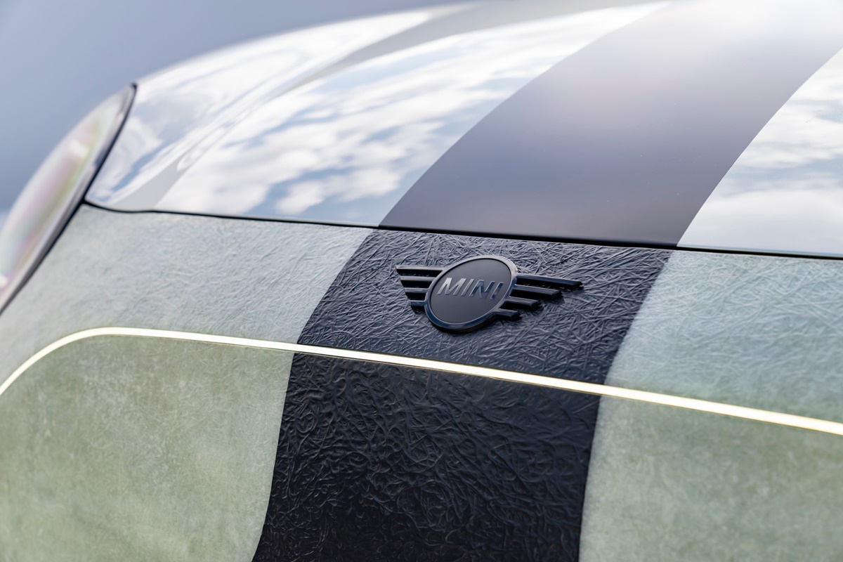P90613845_lowRes_mini-john-cooper-wor.jpg