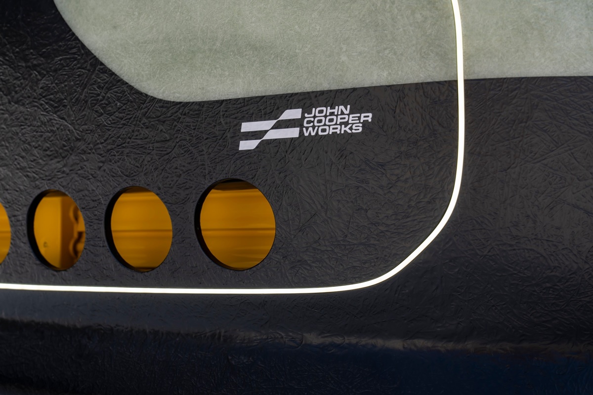 P90613847_lowRes_mini-john-cooper-wor.jpg