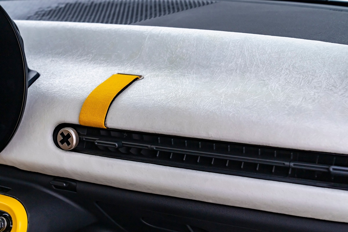 P90613855_lowRes_mini-john-cooper-wor.jpg
