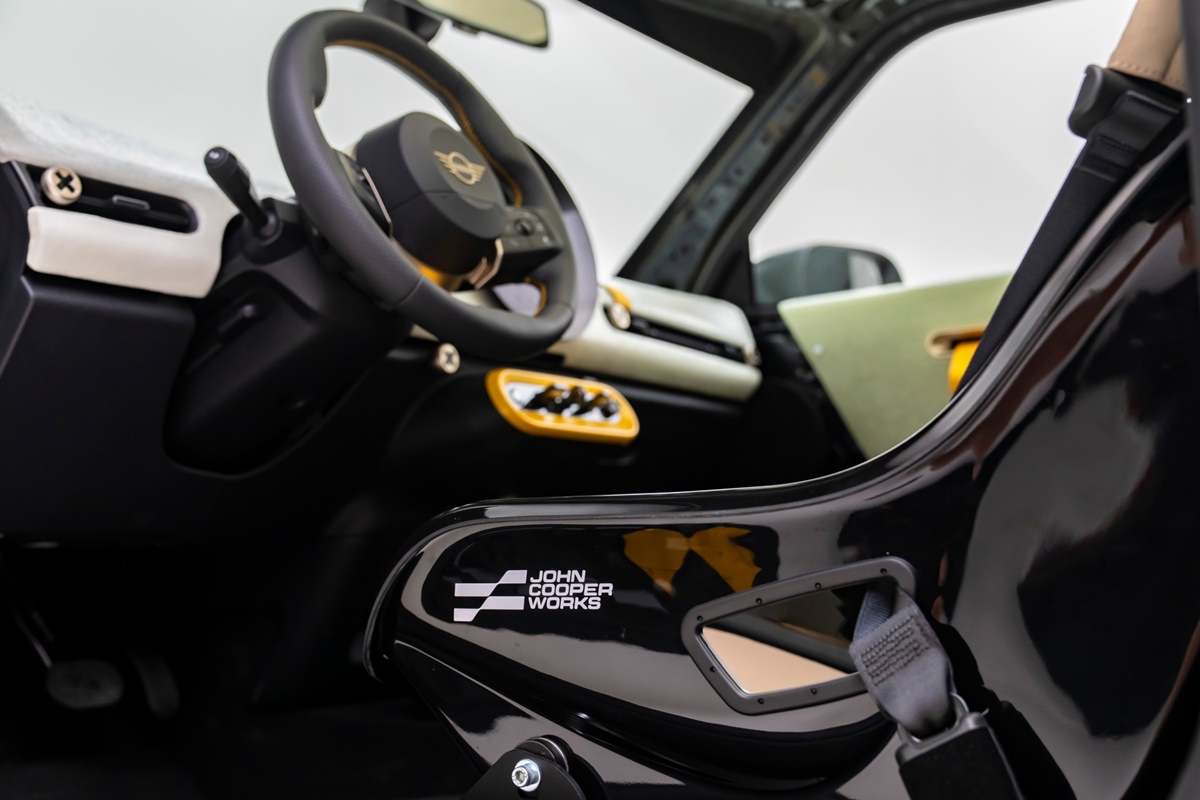 P90613858_lowRes_mini-john-cooper-wor.jpg
