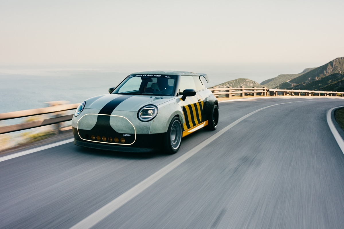 P90614108_lowRes_mini-john-cooper-wor.jpg