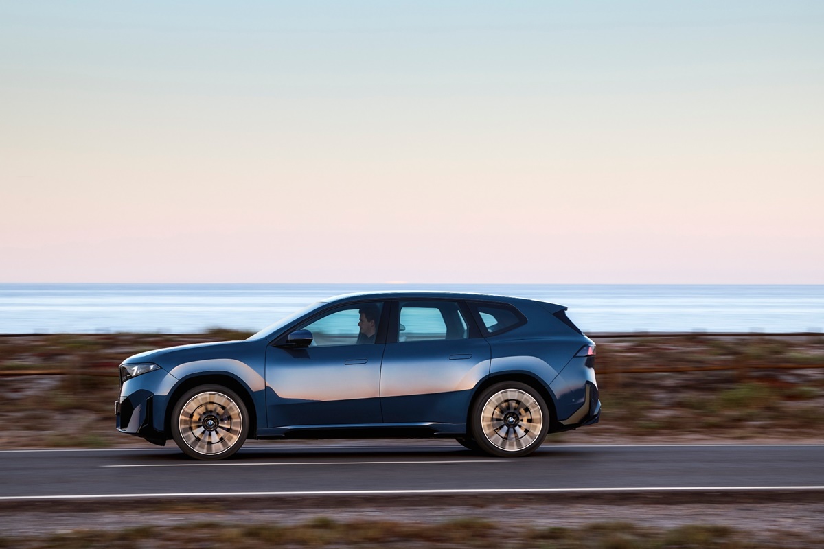 P90615620_lowRes_the-new-bmw-ix3-50-x.jpg