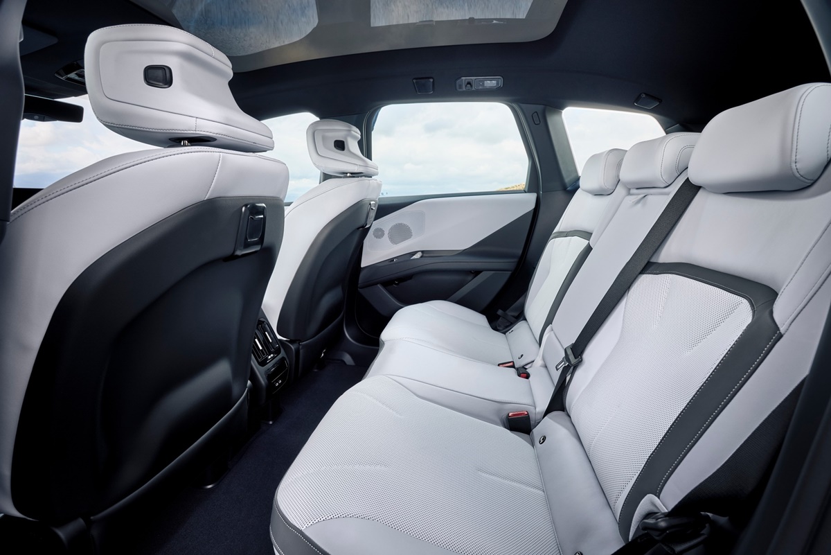 P90615663_lowRes_the-new-bmw-ix3-50-x.jpg