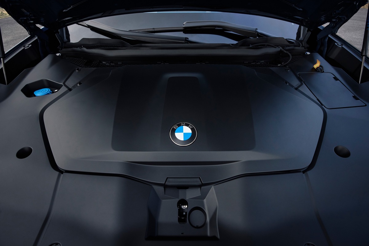 P90615669_lowRes_the-new-bmw-ix3-50-x.jpg