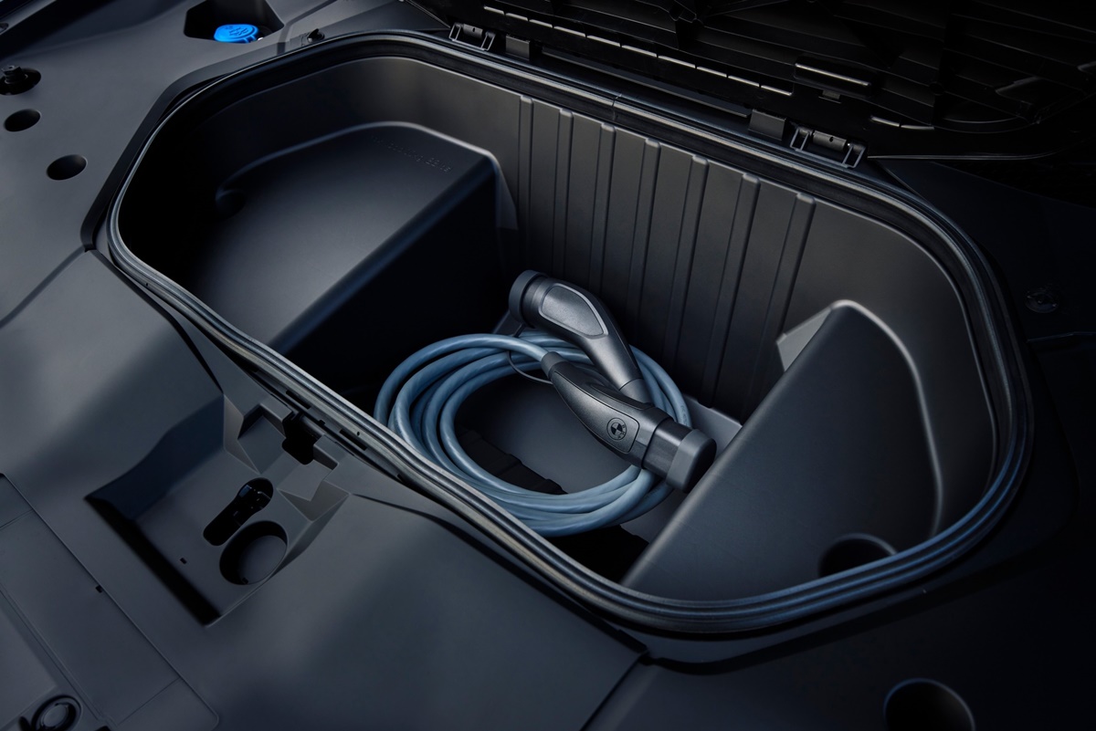 P90615670_lowRes_the-new-bmw-ix3-50-x.jpg