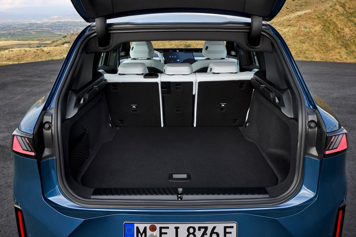 P90615672_lowRes_the-new-bmw-ix3-50-x.jpg