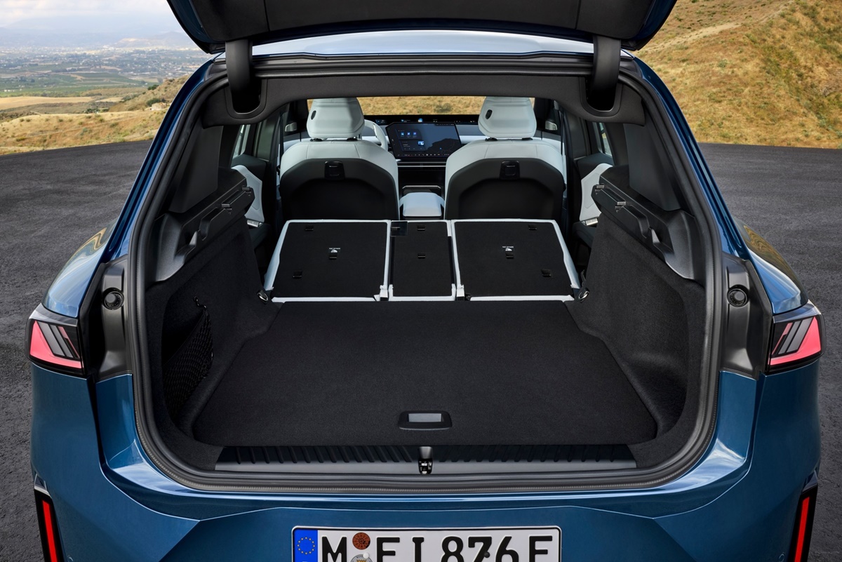 P90615673_lowRes_the-new-bmw-ix3-50-x.jpg