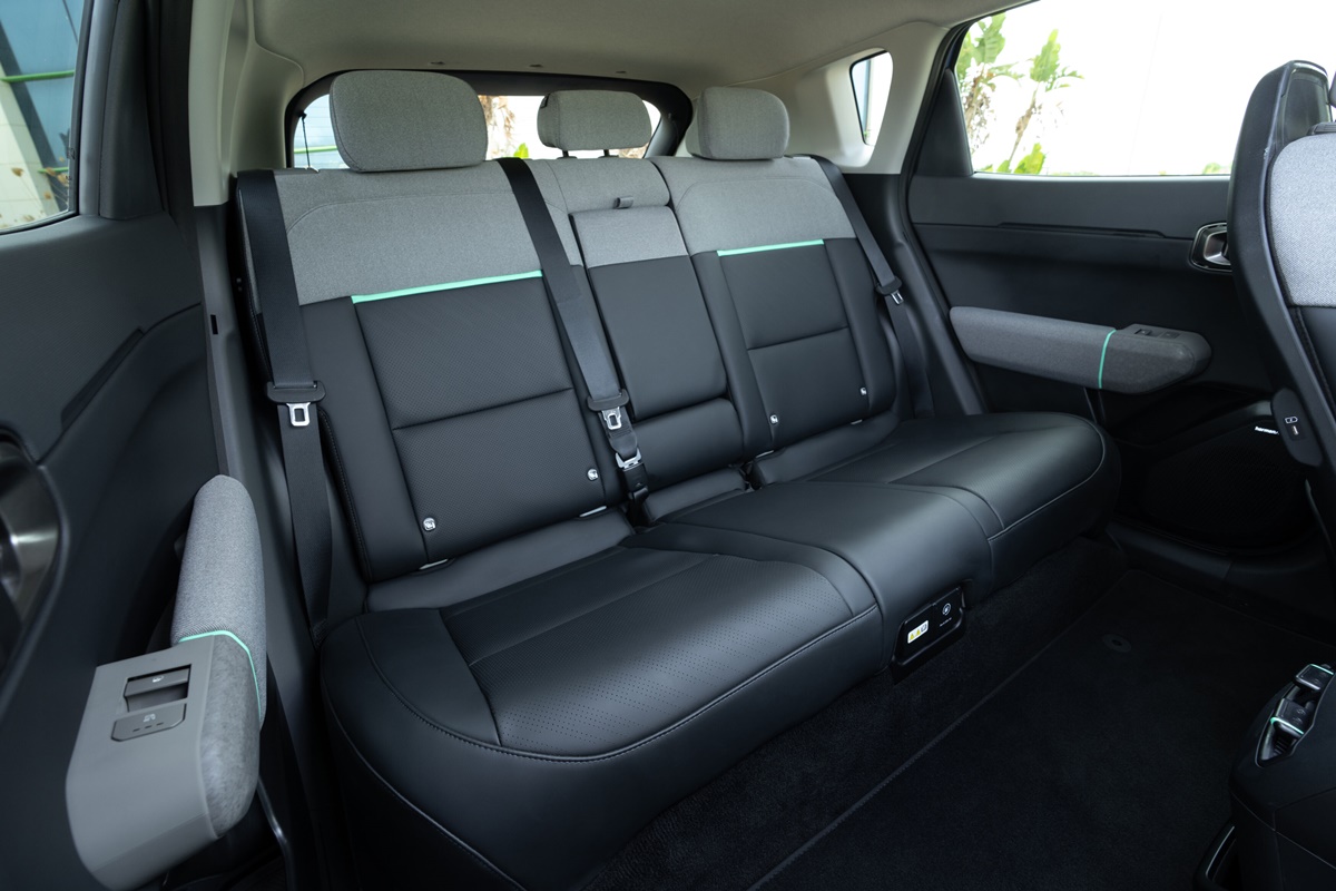 kia-ev4-base-line-blue-flame-interior-hires-008.jpg