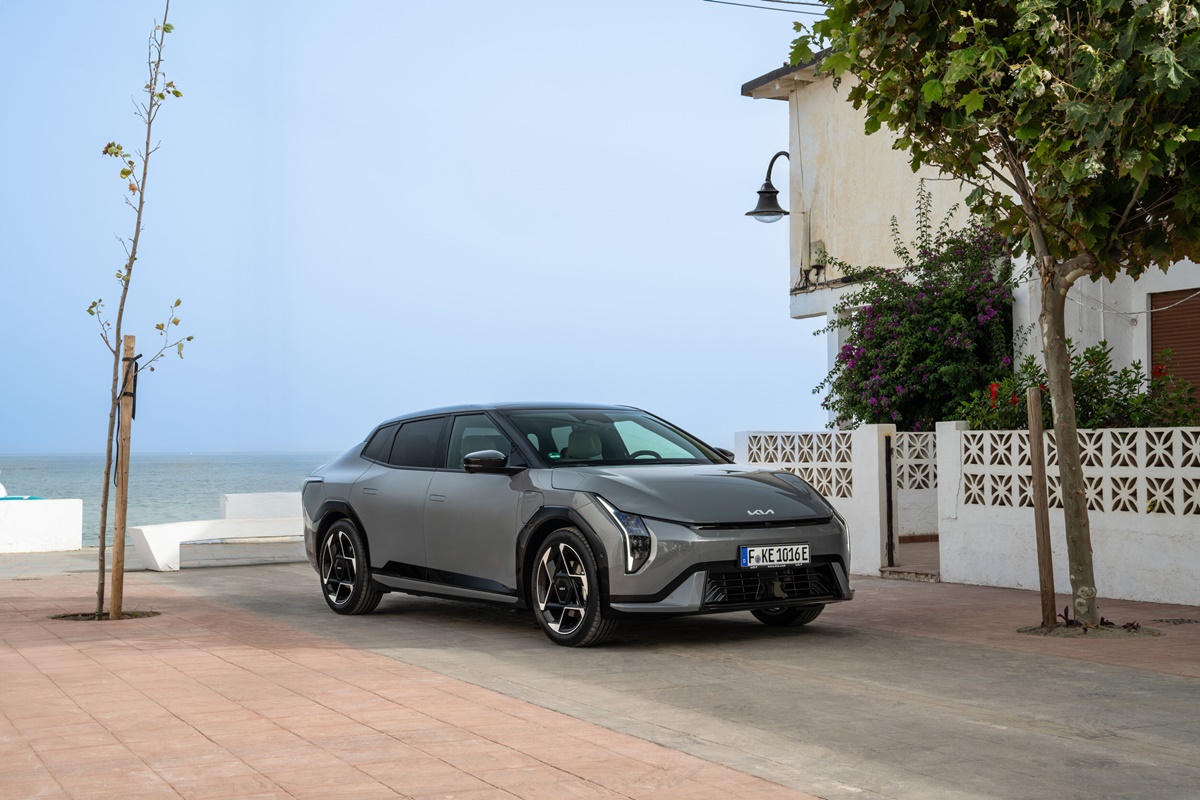 kia-ev4-fastback-gt-line-shale-gray-static-hires-011.jpg
