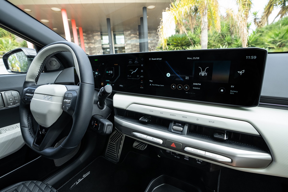 kia-ev4-gt-line-wolf-gray-interior-hires-003.jpg