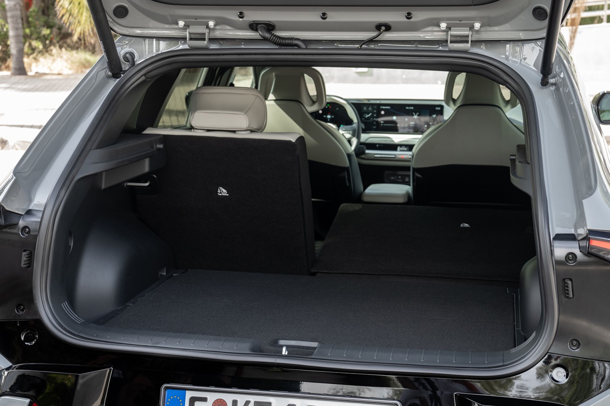 kia-ev4-gt-line-wolf-gray-interior-hires-013.jpg