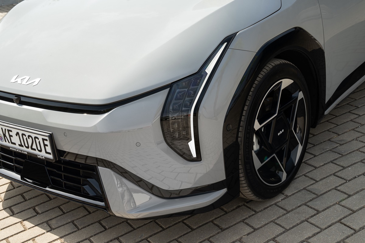 kia-ev4-gt-line-wolf-gray-static-hires-007.jpg